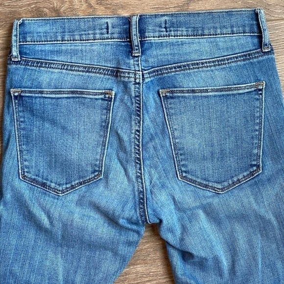 Gap True Skinny Jean Mid-Rise Size 27 Short Medium Indigo Wash - Picture 4 of 8